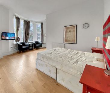 Front Room (Monet), Flat 4, 84 Cathedral Road, Cardiff CF11 9LN - Photo 4
