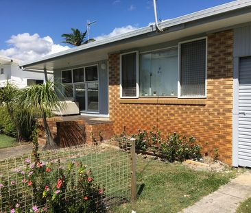 4-bedroom shared studio/granny flat, Coolangatta Road - Photo 2