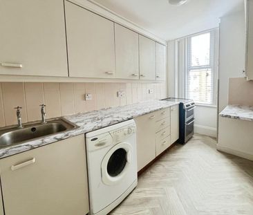 2 bedroom Flat To Let - Photo 6