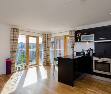 2 bedroom flat to rent - Photo 2