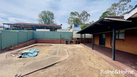 Charming Family Home in Heart of Minto! - Photo 3