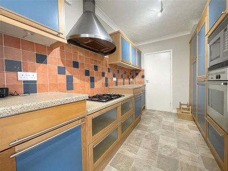 3 bedroom semi-detached house to rent - Photo 2