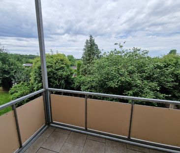 Zwei Zimmer, Tageslichtbad und Balkon mit Aussicht ins Grüne! - Photo 3