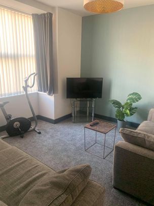 1 bedroom in a house share to rent - Photo 1