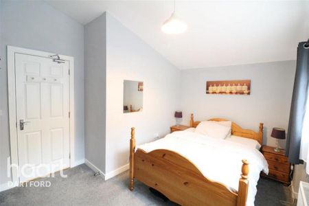 1 bedroom in a house share to rent - Photo 5