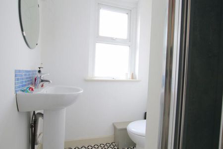 5 bedroom terraced house to rent - Photo 5