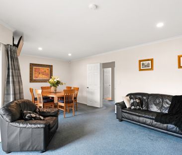 Spacious 4-Bedroom Family Home in Saint Andrews, Hamilton Discover ... - Photo 3