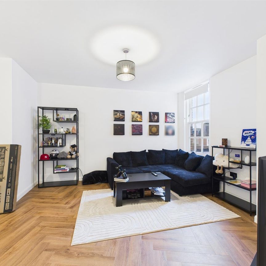 High street, crawley - Photo 1