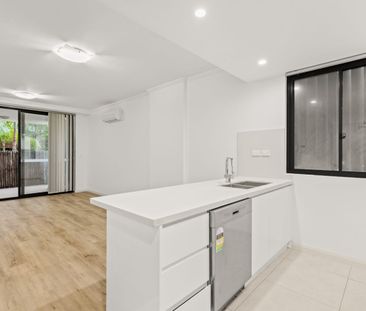 Impressive ground floor unit – private balcony - Photo 5