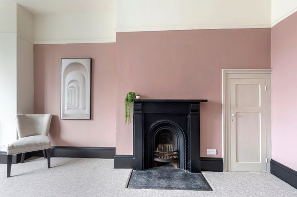 London Road, Cheltenham, Gloucestershire - Photo 1