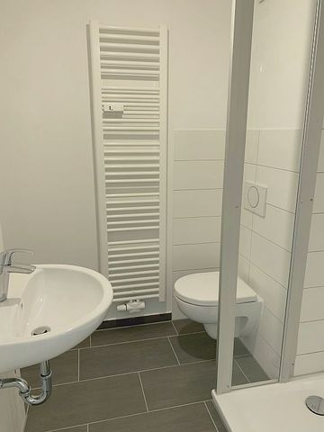 + 1 Zimmer mit modernisiertem Badezimmer + - Photo 5