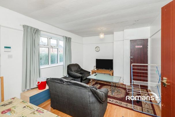 1 bedroom in a house share to rent - Photo 1