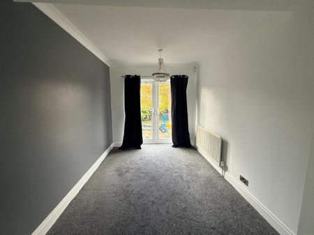 3 bedroom semi-detached house to rent - Photo 3