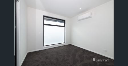 Stunning Modern Townhouse with Premium Features - Photo 4