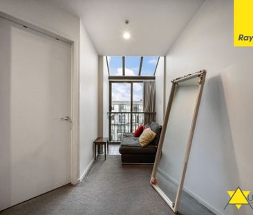 City Living Made Easy - 3-Bedroom Apartment on Queen Street - Photo 6