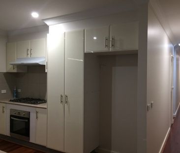 SPACIOUS THREE BEDROOM REFURBISHED GEM - Photo 5