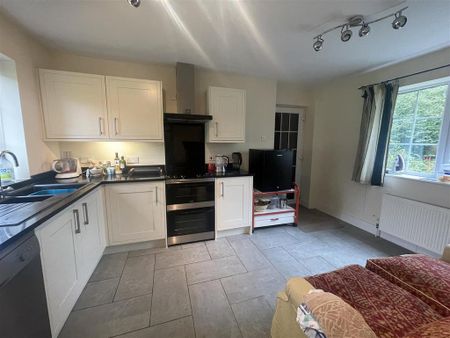 3 bedroom detached house to rent - Photo 5