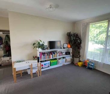 Sunny spot in popular Trentham - Photo 2