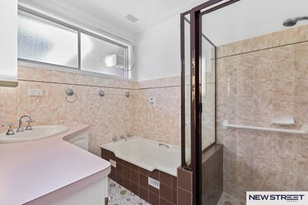 4 Albert Street, Valentine NSW 2280 - House For Rent | Domain - Photo 3