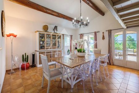 Proche Gordes - Belle bastide avec piscine chauffée - Photo 2