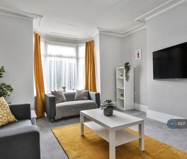 1 bedroom in a house share to rent - Photo 2