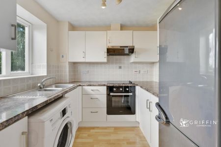 St. Leonards Close, Grays, RM17 - Photo 3