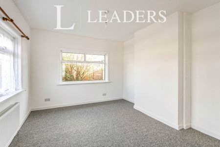 3 bedroom house to rent Southill Road, Poole, BH12 - Photo 2