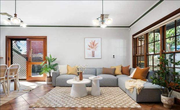 “Character, Comfort & Convenience in the Heart of Kensington” - Photo 1