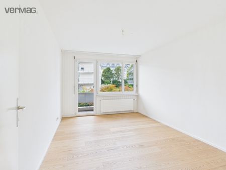 Luminous 5.5-room apartment with fireplace, washing tower & garage box - Photo 2