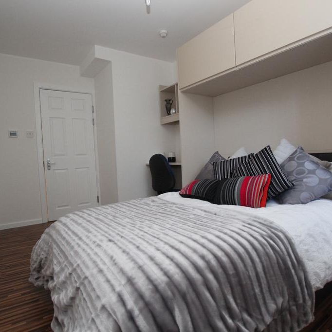 6 bedroom house to rent - Photo 1