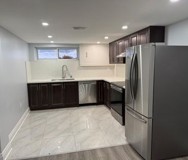 For Lease - 19801 Leslie Street Unit# Bsmt, East Gwillimbury, Ontario - Photo 2