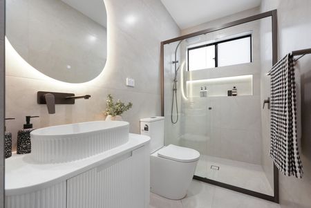 Stunning Brand New 5 Bedroom Home! - Photo 5