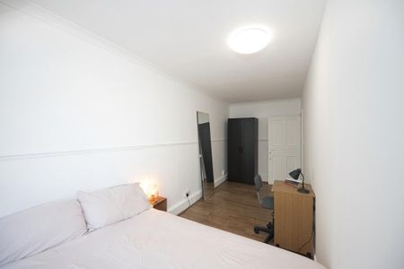 1 bedroom in a flat share to rent - Photo 3