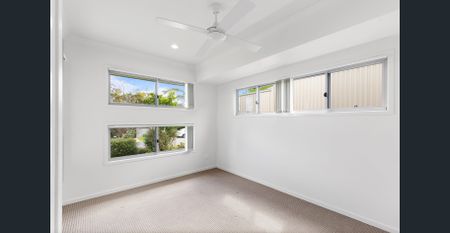 Modern Home in Glenvale - Photo 3