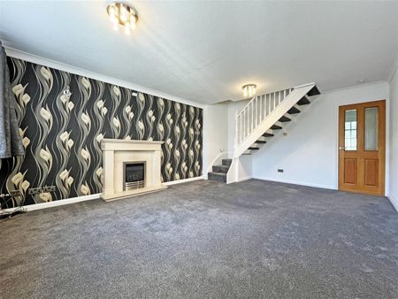 2 bedroom Semi-detached house to rent - Photo 2