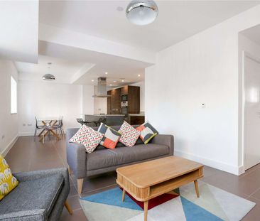 Well presented two double bedroom/two bathroom apartment in the popular Electricity House with underground parking space. - Photo 1