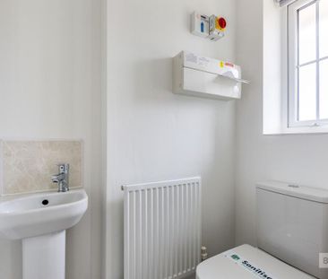 2 bedroom end of terrace house to rent - Photo 4