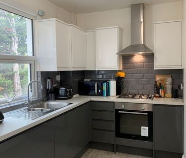 1 Bed Flat, Acre Road, SW19 - Photo 2