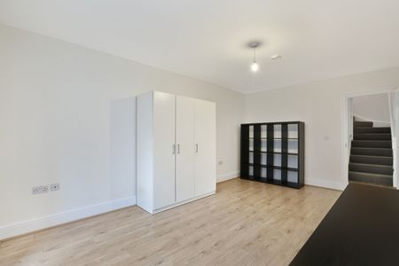 1 Bed Flat, Gordon Road, W5 - Photo 2