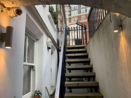 Bedroom Apartment -suitable For Person Only In Marylebone Village - London, W1U - Photo 1