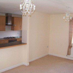 2 bedroom coach house to rent - Photo 2