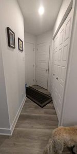 Beau 5 1/2, nouveau quartier, immeuble de 4 ans, Otterburn Park, pôle et store fournie, grande luminosité, immeuble tranquille, 2 stationnement - Photo 3