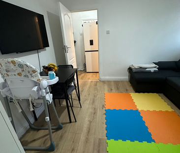 1 bedroom in a house share to rent - Photo 2