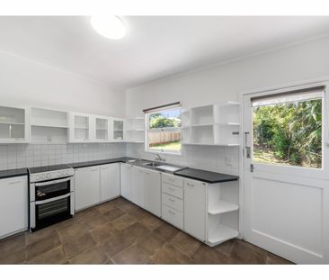 Charming Newly Renovated House - Photo 5