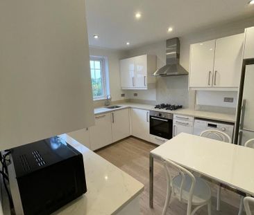 3 bedroom flat to rent - Photo 2