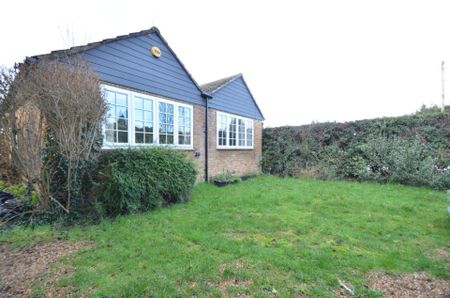 3 bedroom Detached bungalow to rent - Photo 3