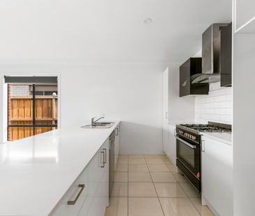 25 Isabel Street, Pakenham VIC 3810 - House For Rent | Domain - Photo 4