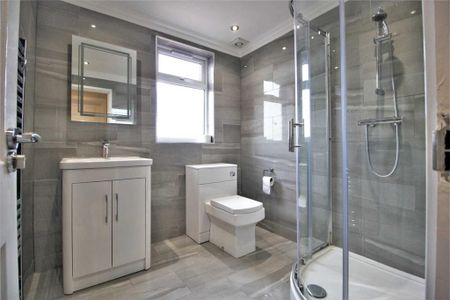 1 bedroom in a house share to rent - Photo 3