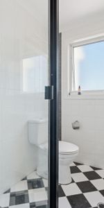 Bright & Convenient Two-Bedroom Apartment with Private Entrance - Photo 3