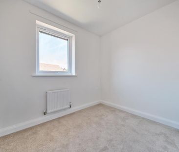 4 bedroom detached house to rent - Photo 4